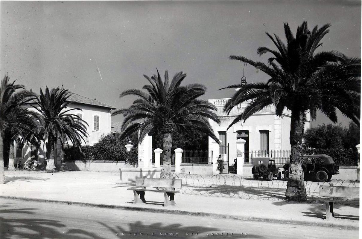 Saint Leu 500- Place des ecoles COLLECTION DES AMIS DE ND DE SANTA CRUZ.jpg